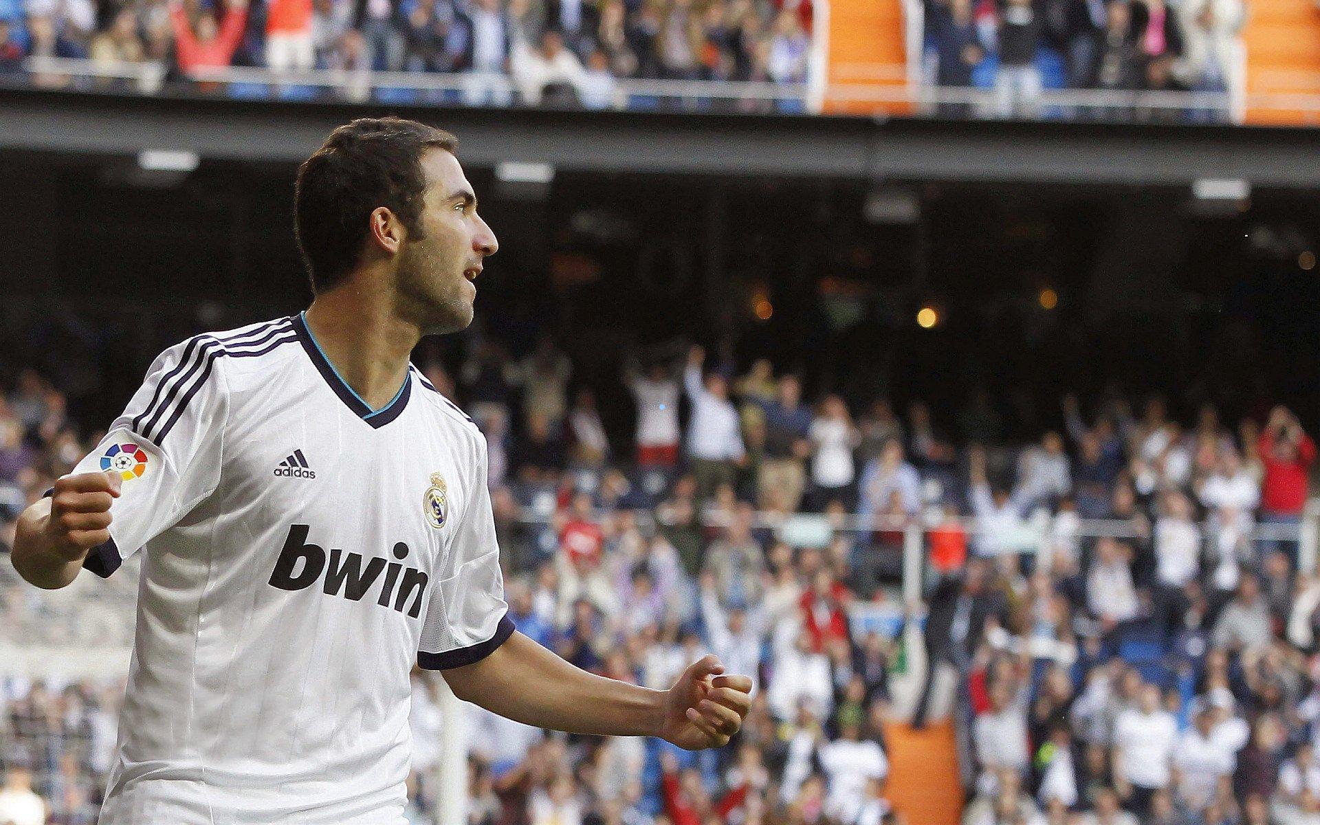 邵佳一谈国足老将回归，状态高于年龄，C罗梅西成典范