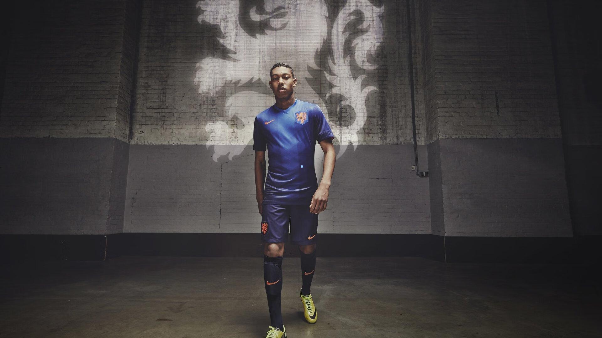 弗洛伦蒂诺信任危机全面爆发！九成球迷怒斥领导无能，救火主帅前景黯淡支持率仅24%