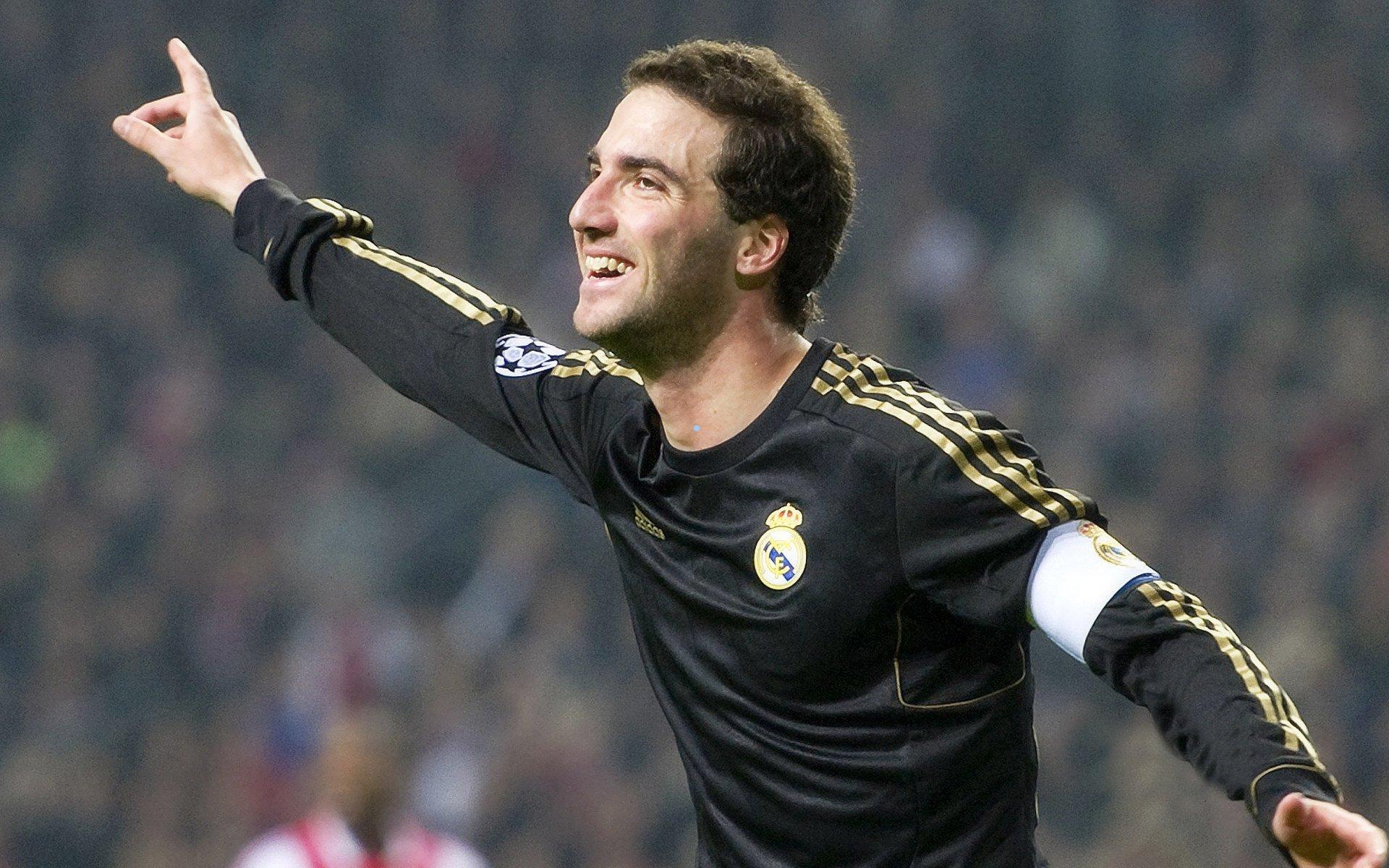 凤凰组合直落两局力克星驰组合，强势闯入马来西亚公开赛混双八强